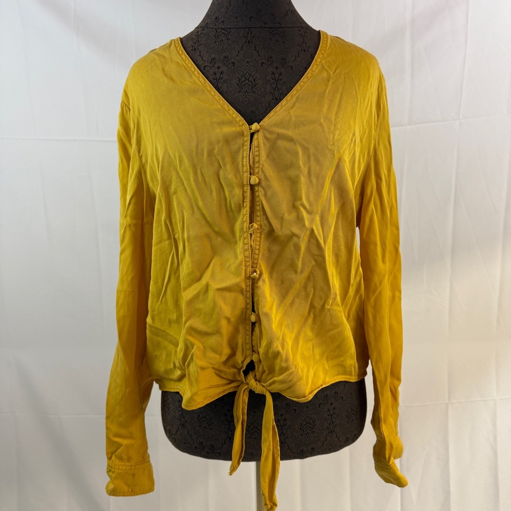 🖤 C&C California Mustard long sleeve button up tie waist blouse